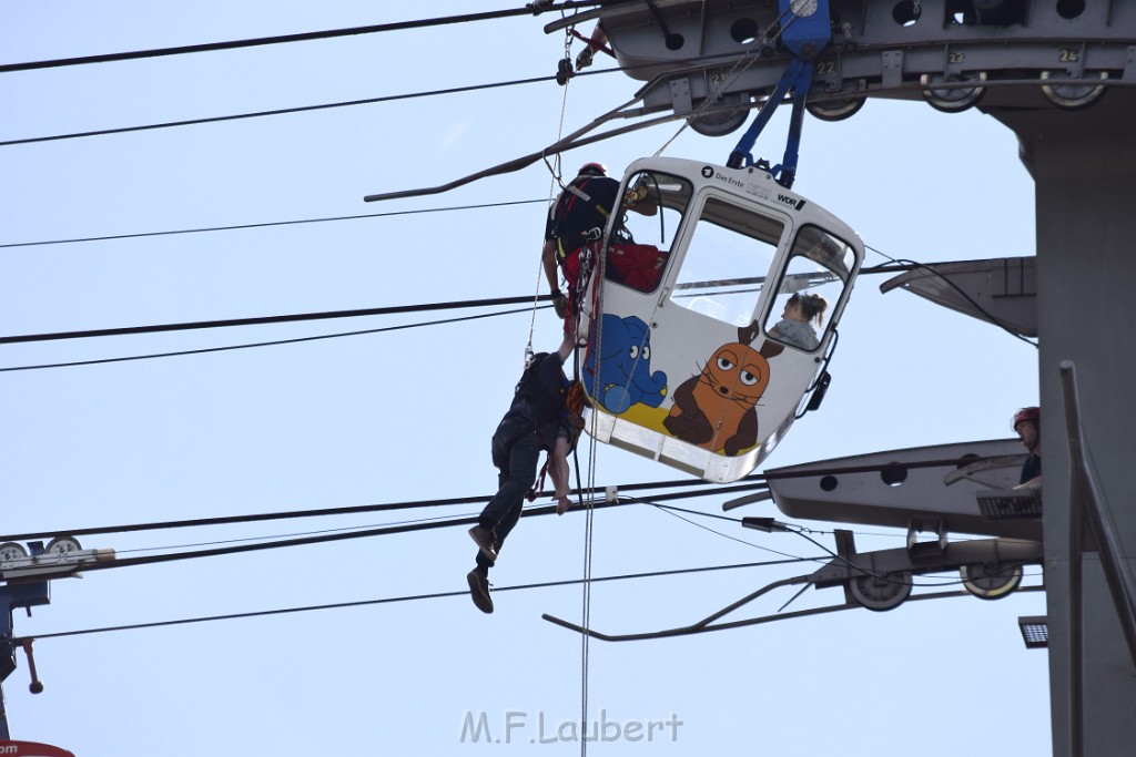 Koelner Seilbahn Gondel blieb haengen Koeln Linksrheinisch P139.JPG - Miklos Laubert